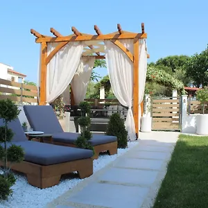 Azure Bliss Apart Otel